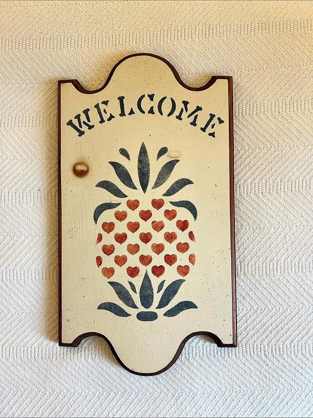 Pineapple Wall Plaque in Cream & Brown